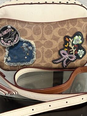 Coach Camera bag in Signature Canvas Crossbody in Brown and Cream